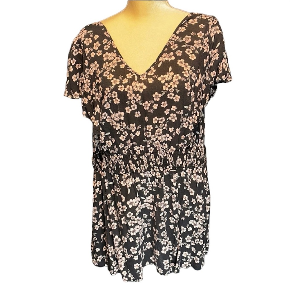 Torrid size 2 shirt sleeve floral top size 2